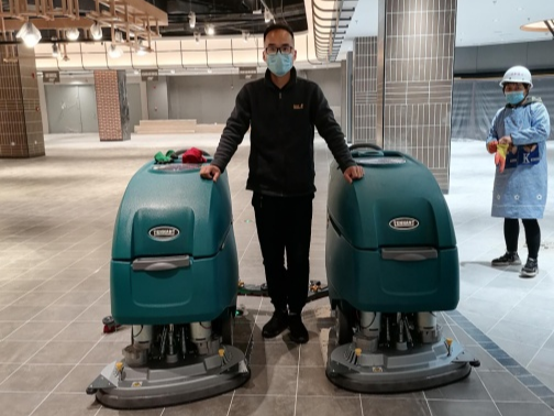 大型商場洗地機使用時要注意什么？