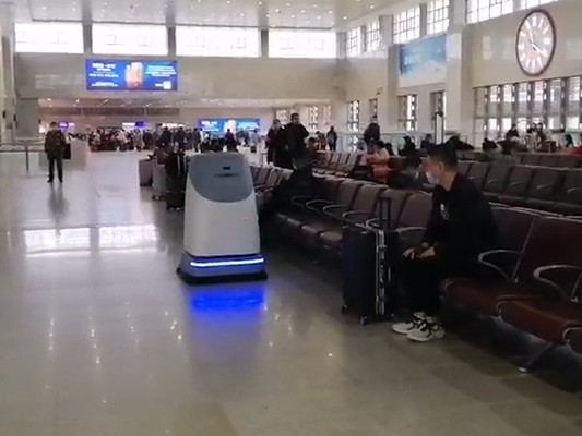 坦力無人大型掃地機(jī)“下凡”，車站清潔難題一鍵 “飛升”