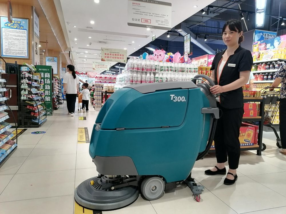 商場(chǎng)清潔，少不了這幾位“功臣”