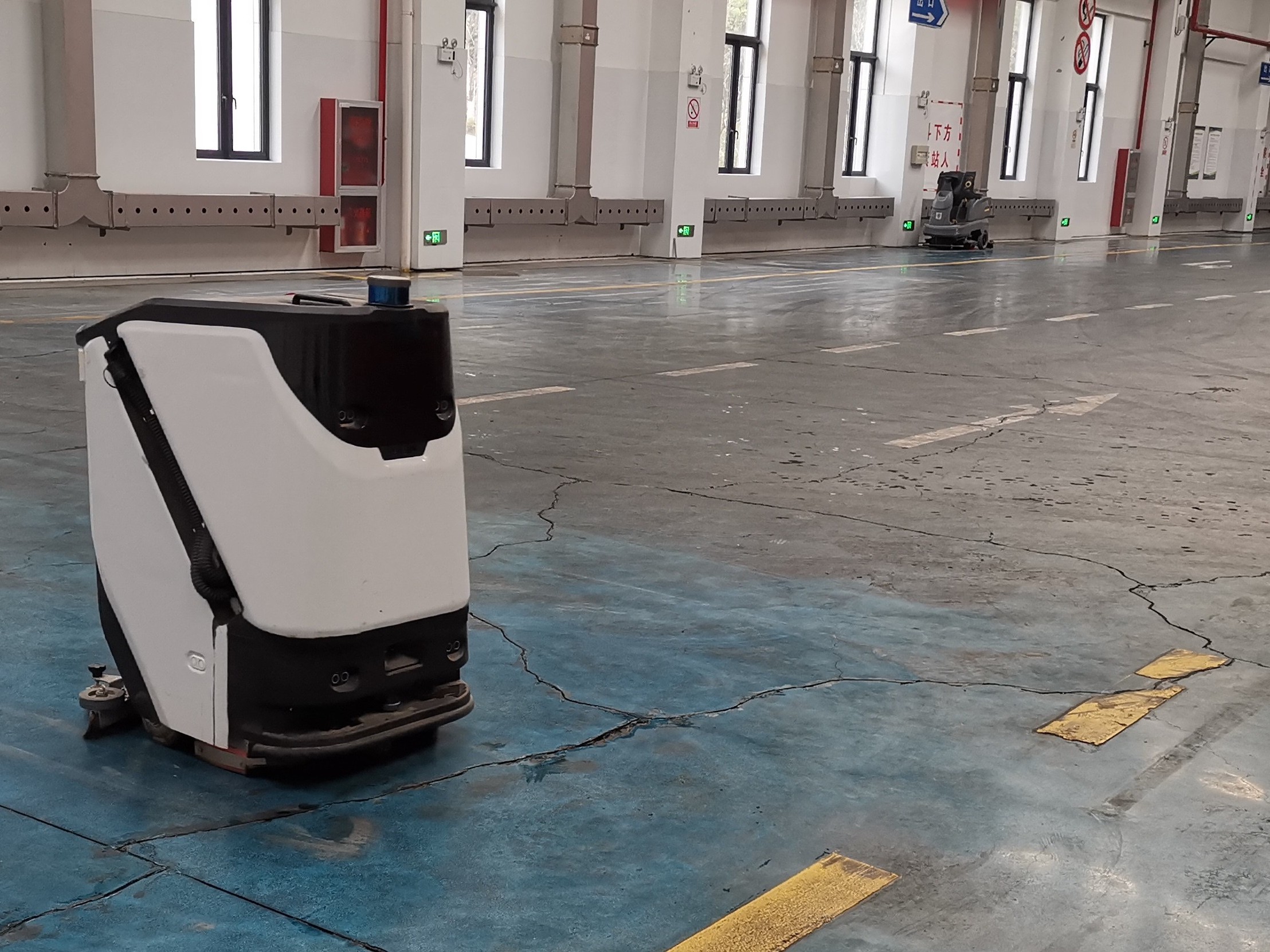 萬平清潔面積人工成本高？坦力無人洗地機(jī)為你降本增效