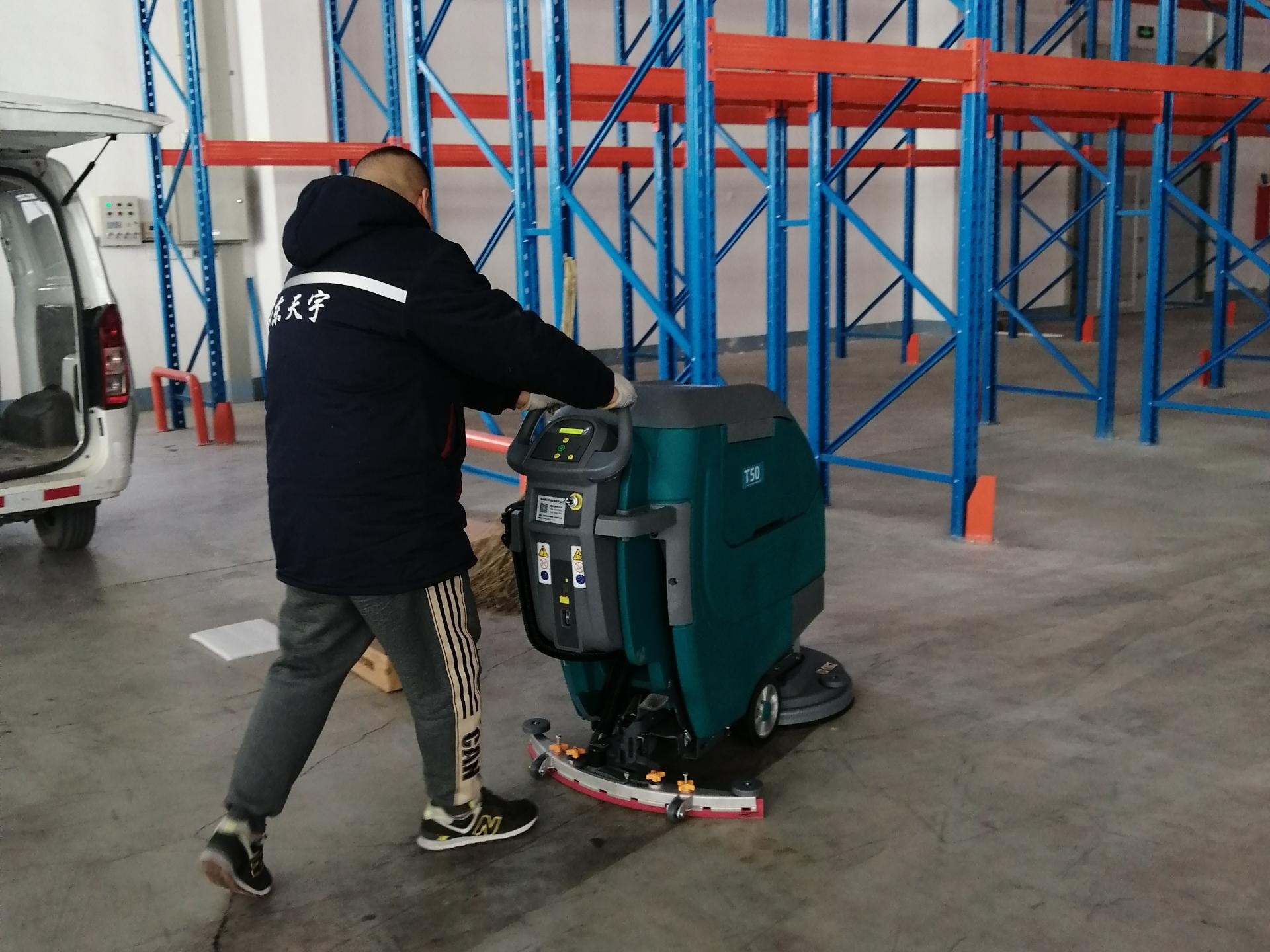 工廠洗地機：保障生產(chǎn)環(huán)境衛(wèi)生